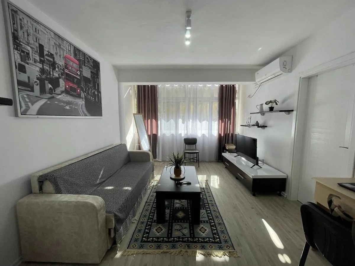 Downtown Boulevard Enchanting Apartment! Tirana Appartamento